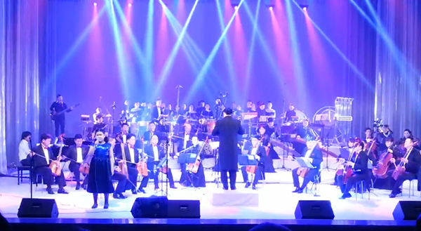 О.Ариунсанаа охин Морин хуурын чуулгатай хамтран дуулсан бичлэг